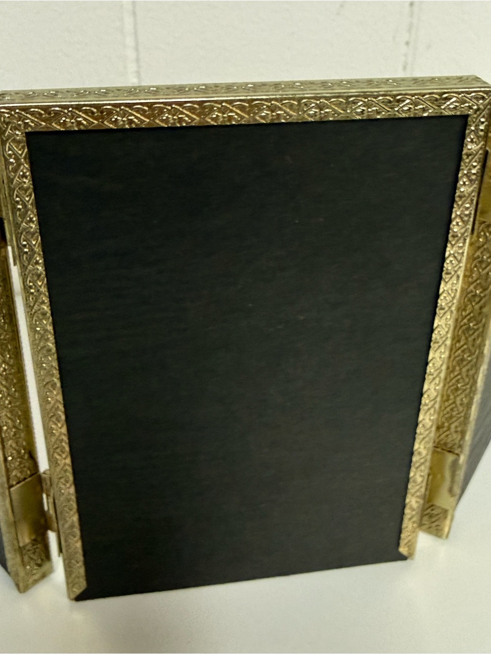 Vintage Goldtone Triple Hinged Picture Frame | Holds Three 3.5x5 Photos NOS NWT - Picture 10 of 12